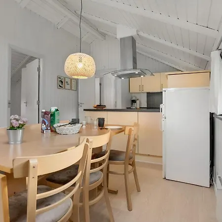 Three-bedroom In Hébergement de vacances Egernsund