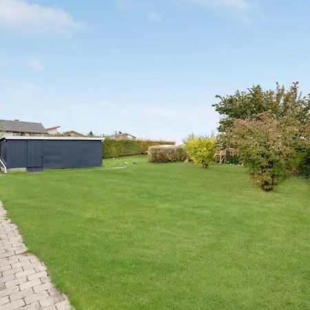 Hébergement de vacances Three-bedroom In *