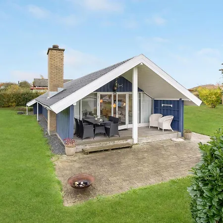 Three-bedroom In Hébergement de vacances *